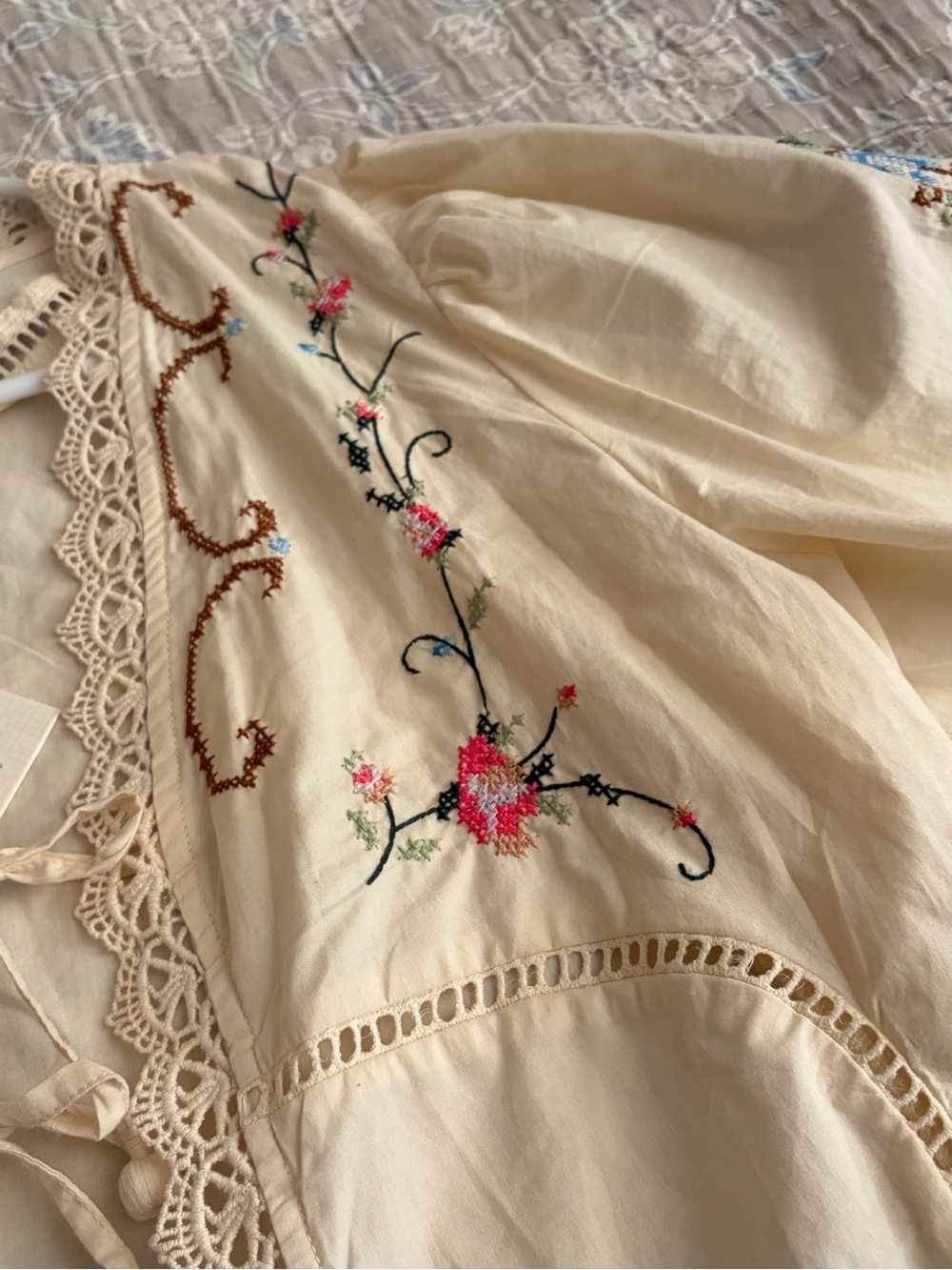 Jennifer & Grace Embroidered Lace-Trim Cropped Blouse in Cream - Picture 8 of 10